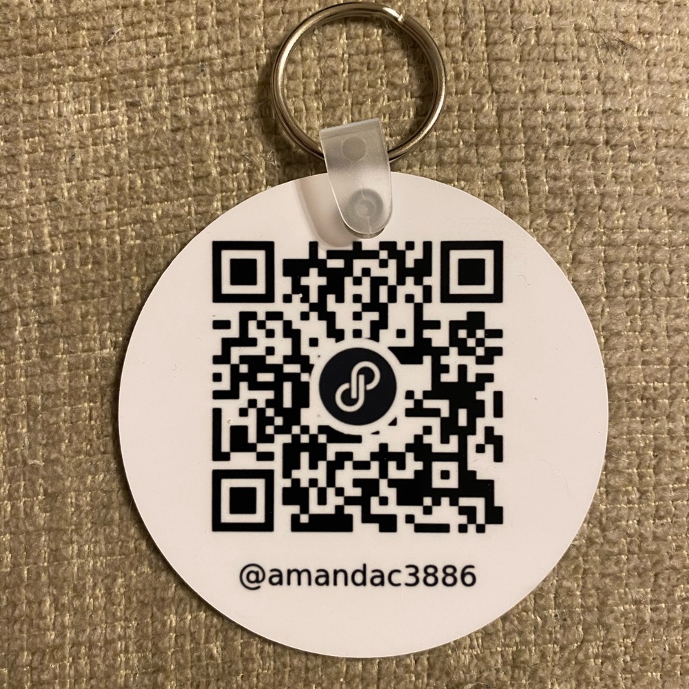 PERSONALIZED CLOSET QR CODE KEY CHAINS FOR LIVE SHOW